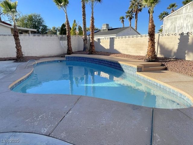 6404 Shawnee Place, Las Vegas, NV 89107