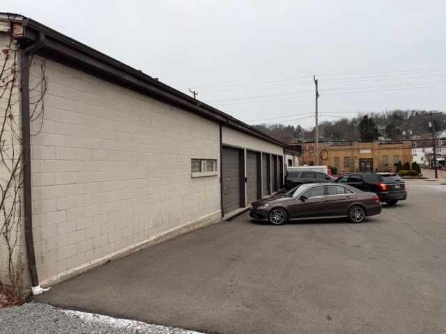 853 4th Ave, Coraopolis, PA 15108