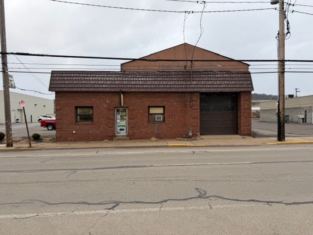 853 4th Ave, Coraopolis, PA 15108