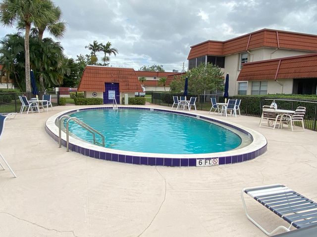 12011 Poinciana Boulevard S 202, Royal Palm Beach, FL 33411