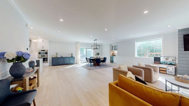 4 Lincoln Ct, Medfield, MA 02052
