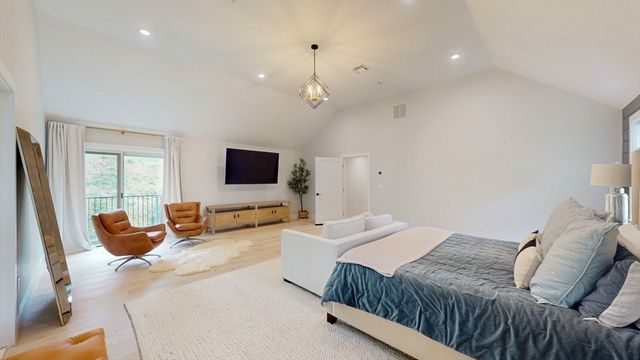 4 Lincoln Ct, Medfield, MA 02052