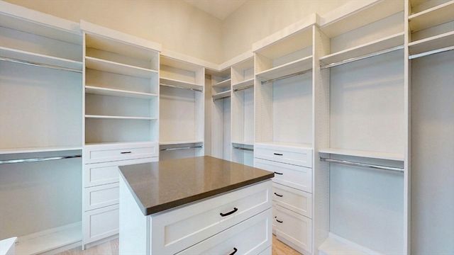 4 Lincoln Ct, Medfield, MA 02052