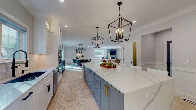 4 Lincoln Ct, Medfield, MA 02052