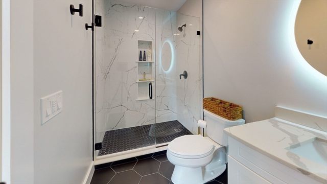 4 Lincoln Ct, Medfield, MA 02052