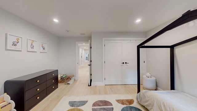 4 Lincoln Ct, Medfield, MA 02052