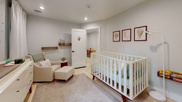 4 Lincoln Ct, Medfield, MA 02052