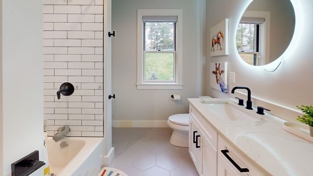 4 Lincoln Ct, Medfield, MA 02052