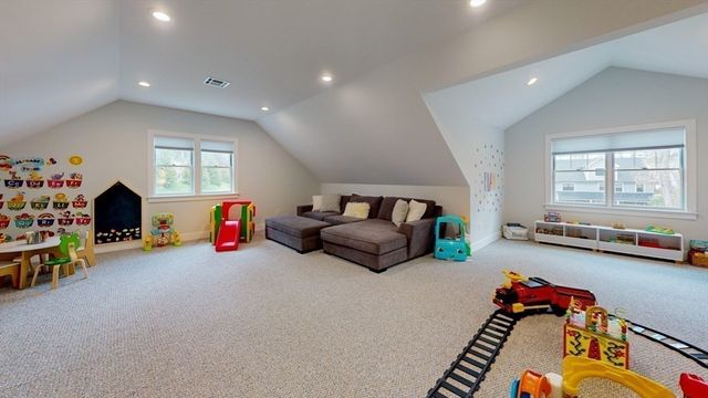 4 Lincoln Ct, Medfield, MA 02052