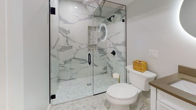 4 Lincoln Ct, Medfield, MA 02052