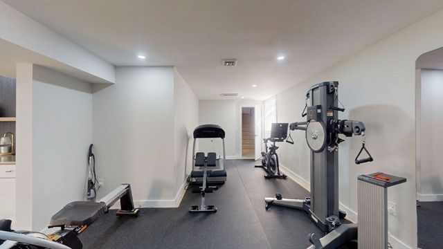 4 Lincoln Ct, Medfield, MA 02052