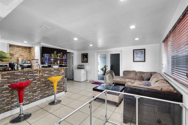820 E 10th Avenue, Hialeah, FL 33010