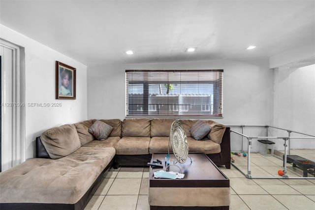 820 E 10th Avenue, Hialeah, FL 33010
