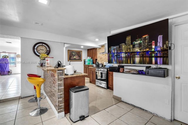 820 E 10th Avenue, Hialeah, FL 33010