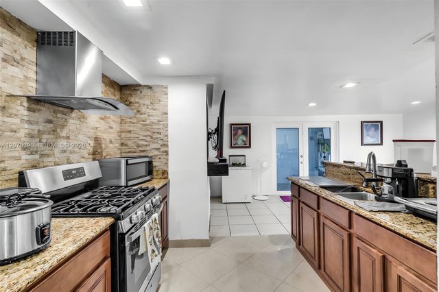 820 E 10th Avenue, Hialeah, FL 33010