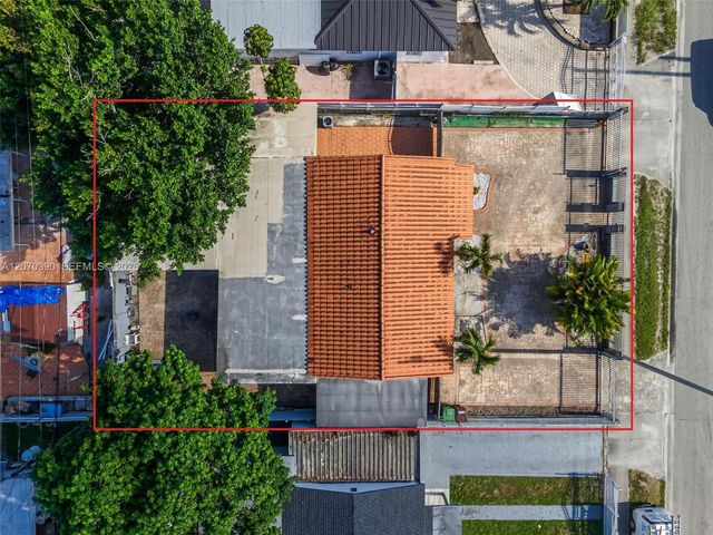 820 E 10th Avenue, Hialeah, FL 33010