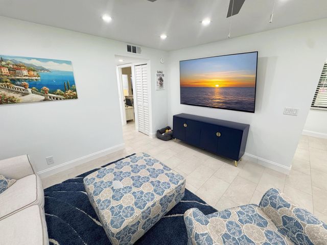 18 Piedmont A, Delray Beach, FL 33484