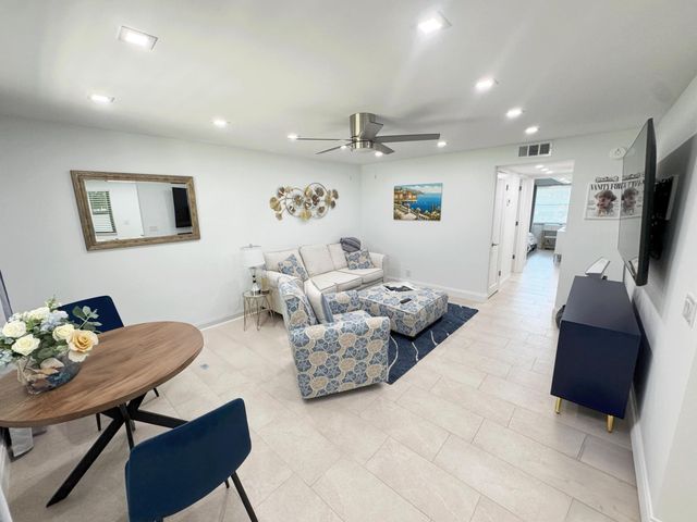 18 Piedmont A, Delray Beach, FL 33484