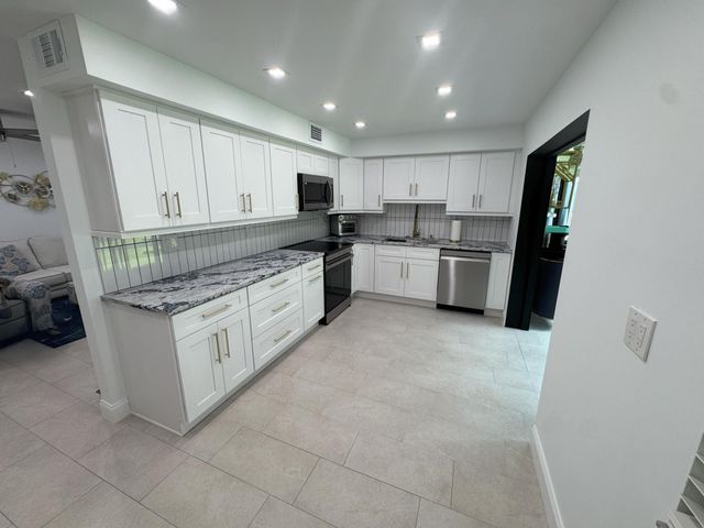 18 Piedmont A, Delray Beach, FL 33484