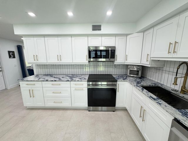 18 Piedmont A, Delray Beach, FL 33484