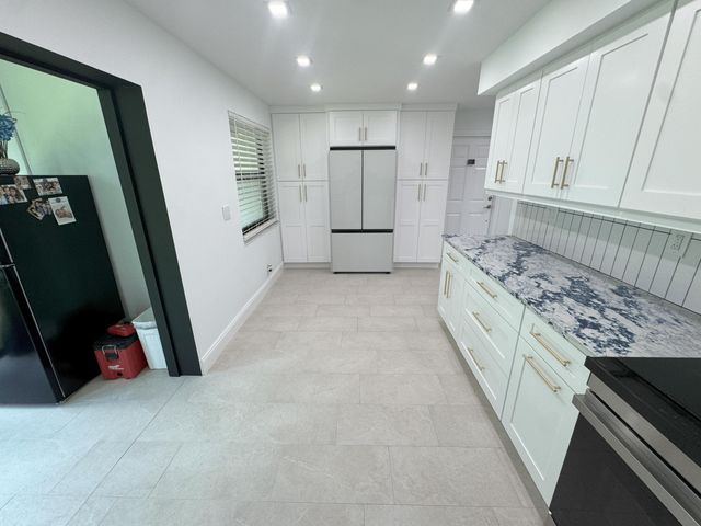 18 Piedmont A, Delray Beach, FL 33484