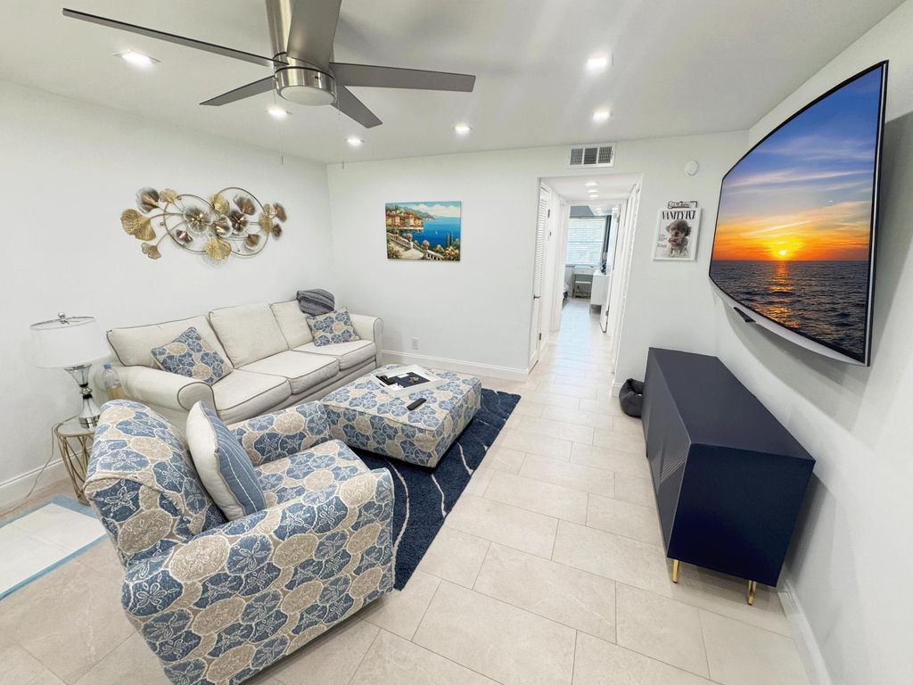 18 Piedmont A, Delray Beach, FL 33484