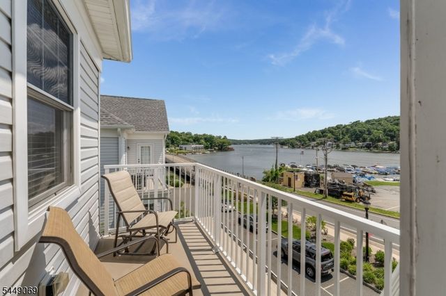 468 River Styx Rd 4, Hopatcong Boro, NJ 07843