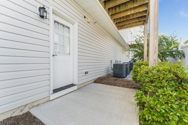 468 River Styx Rd 4, Hopatcong Boro, NJ 07843