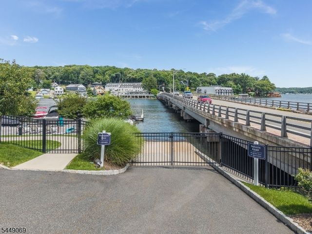 468 River Styx Rd 4, Hopatcong Boro, NJ 07843