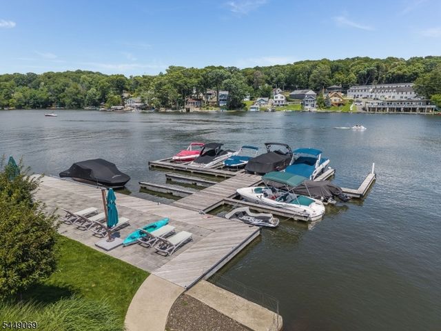 468 River Styx Rd 4, Hopatcong Boro, NJ 07843