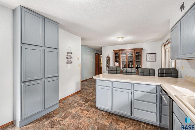 412 S Lincoln Ave Avenue, Madison, SD 57042