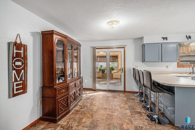 412 S Lincoln Ave Avenue, Madison, SD 57042