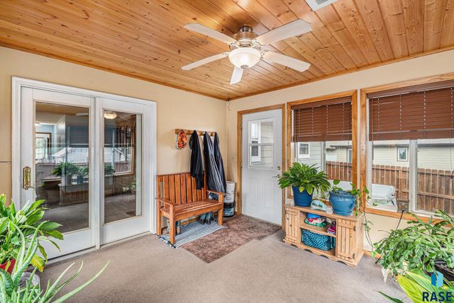 412 S Lincoln Ave Avenue, Madison, SD 57042