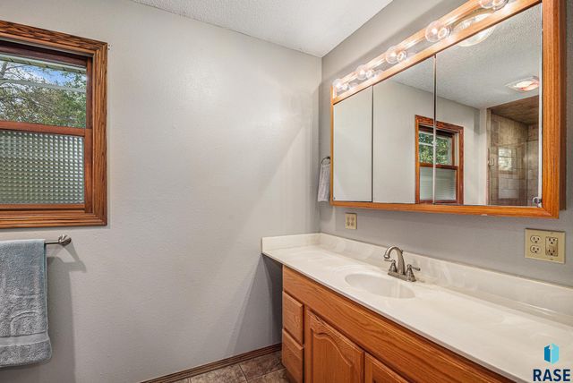 412 S Lincoln Ave Avenue, Madison, SD 57042