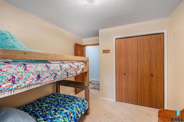 412 S Lincoln Ave Avenue, Madison, SD 57042