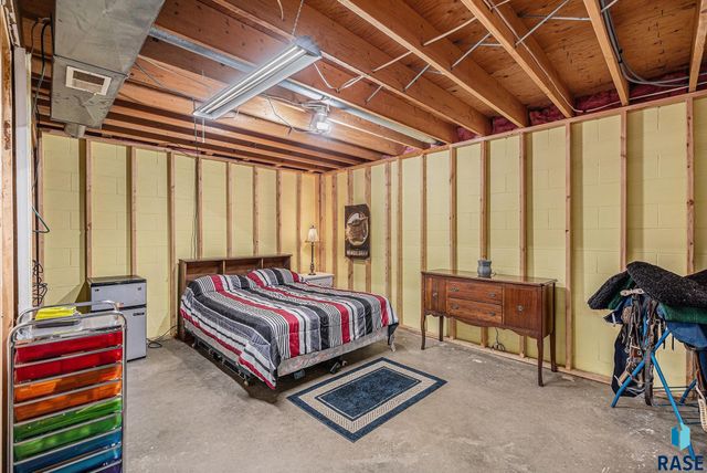 412 S Lincoln Ave Avenue, Madison, SD 57042