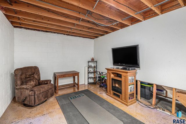 412 S Lincoln Ave Avenue, Madison, SD 57042