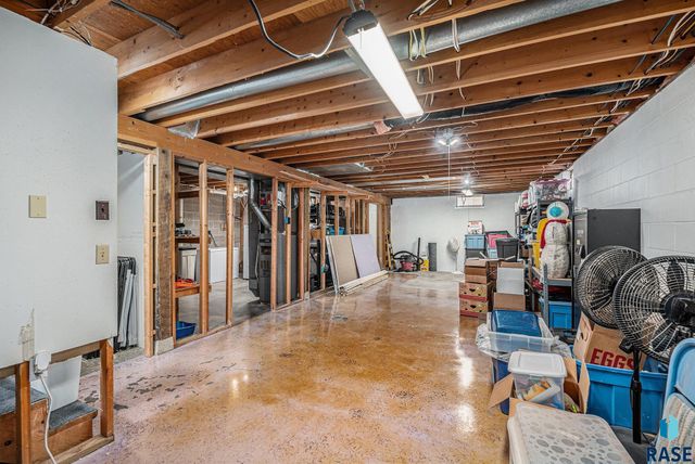 412 S Lincoln Ave Avenue, Madison, SD 57042