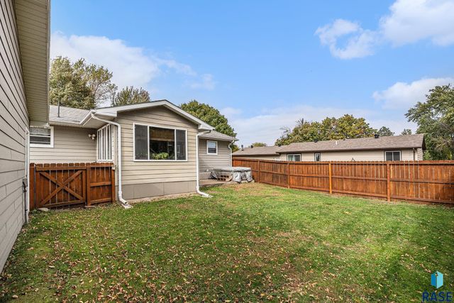 412 S Lincoln Ave Avenue, Madison, SD 57042