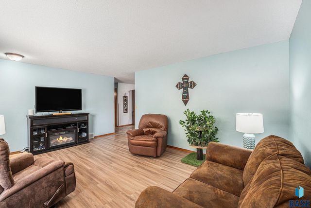 412 S Lincoln Ave Avenue, Madison, SD 57042