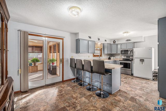 412 S Lincoln Ave Avenue, Madison, SD 57042