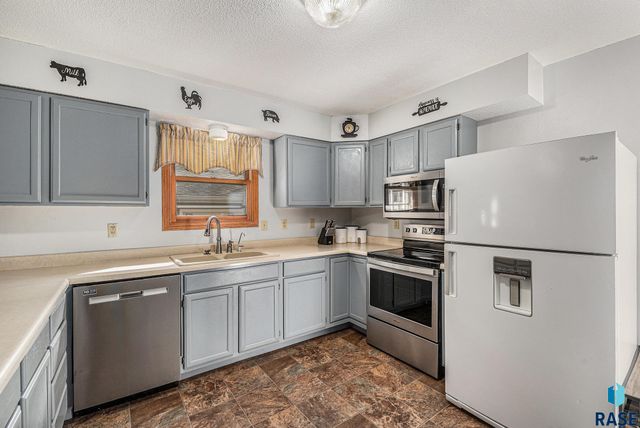 412 S Lincoln Ave Avenue, Madison, SD 57042