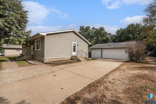 412 S Lincoln Ave Avenue, Madison, SD 57042
