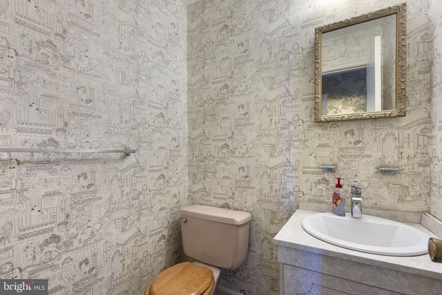 16 ETON OVERLOOK, Rockville, MD 20850