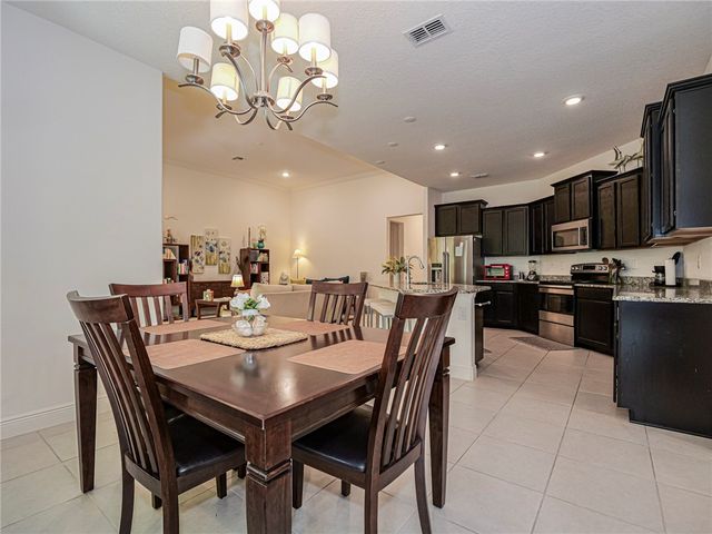 5945 Buttonwood Square, Vero Beach, FL 32966