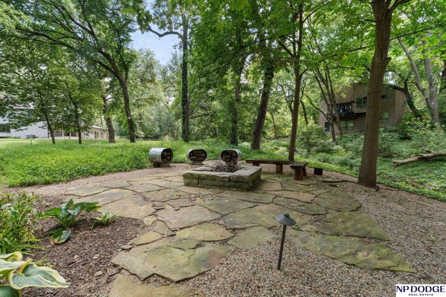 9323 Oak Street, Omaha, NE 68124