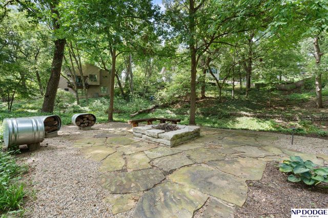 9323 Oak Street, Omaha, NE 68124