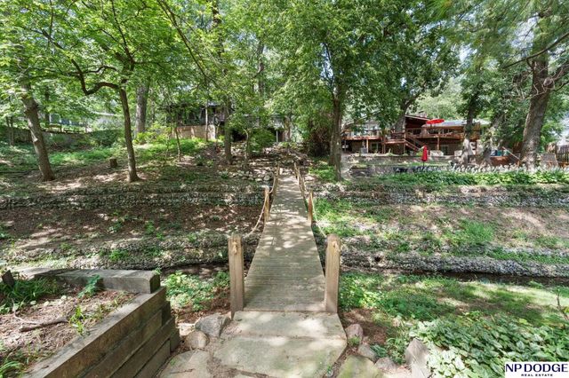 9323 Oak Street, Omaha, NE 68124