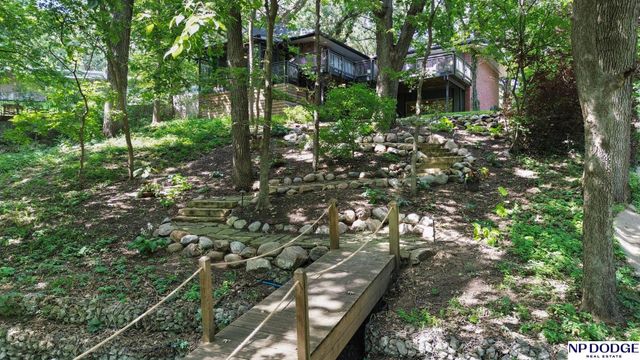 9323 Oak Street, Omaha, NE 68124