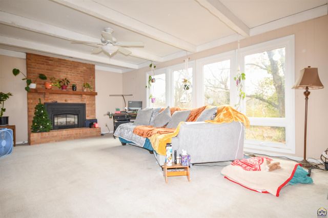 715 NW 35th ST, Topeka, KS 66617